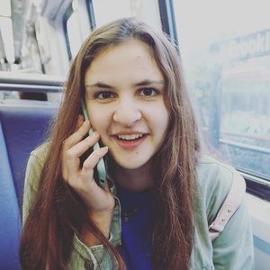 Meet your Posher, Holly